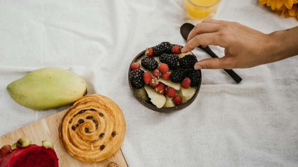 How Tanzania LinkedIn bloggers can collaborate with Kenya advertisers in 2025