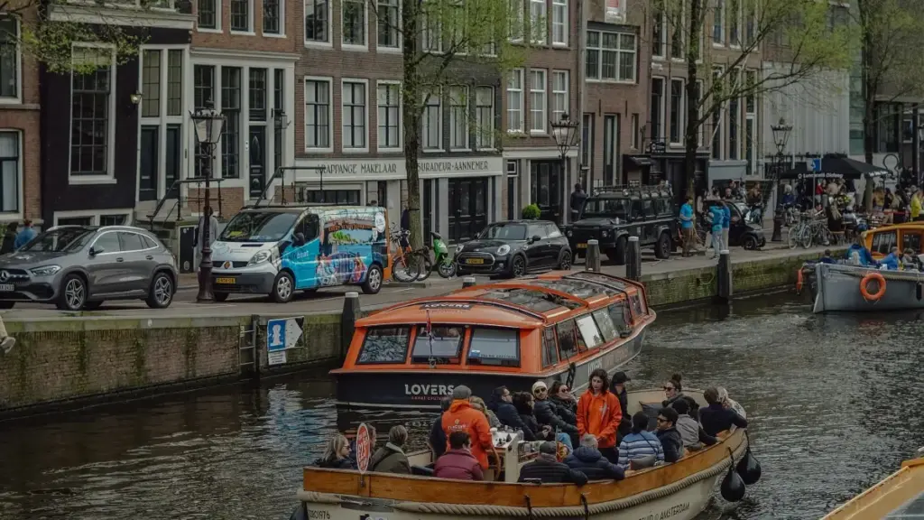 Jifunze jinsi waundaji wa Tanzania wanavyoweza kujifunza kutoka Pinterest Italy kuangazia maelezo ya bidhaa kwa ubunifu.