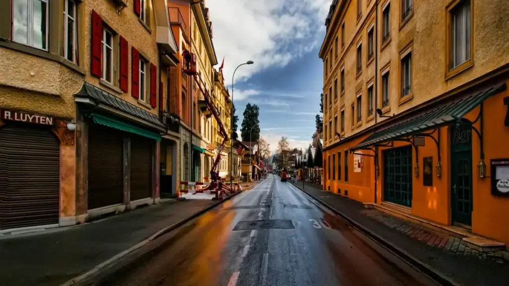 Jifunze hatua bora za kuungana na brand za Luxembourg kupitia Roposo, na kujijengea sifa na ushawishi wa kweli.