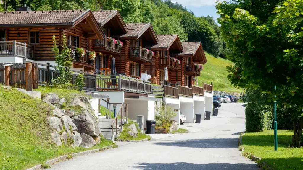 Jifunze mbinu za kipekee kufikia brand za Kazakhstan Etsy na kuunda vlogs za safari zenye mvuto.