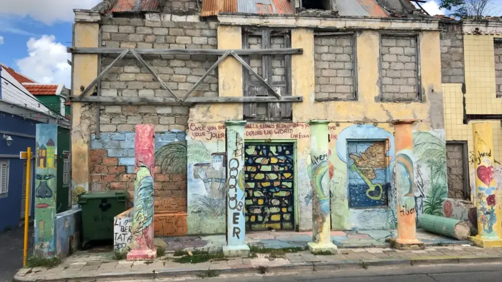 "Mwongozo kwa watangazaji wa Tanzania: jinsi ya kuielewa mitindo ya OnlyFans nchini Saudi Arabia, hatari za chapa, na fursa za kujibadilisha kwa soko la eneo."