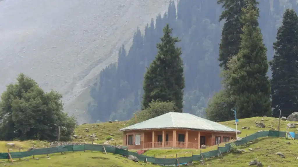 Mwongozo wa vitendo kwa wauzaji Tanzania: jinsi ya kupata na kuwasiliana na waundaji wa Facebook Pakistan kwa ushirikiano wa mitindo, uthibitisho, na hatari za kuepuka.