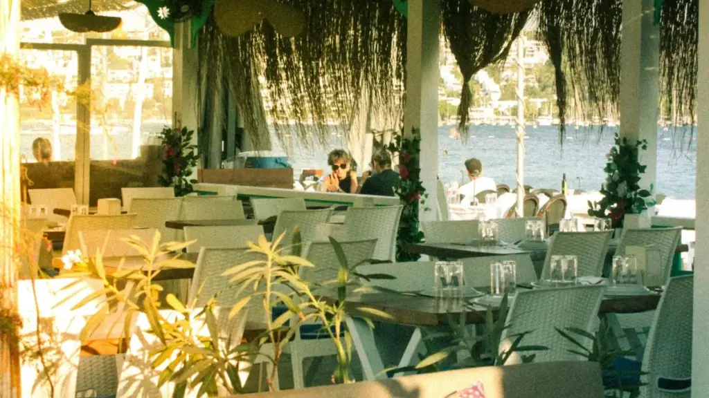 "Mikakati ya kufikia chapa za Bahrain kwenye Chingari, kuandika long-form product reviews, na kutumia fursa za dijitali kama ushirikiano wa Zoho na Tamkeen."