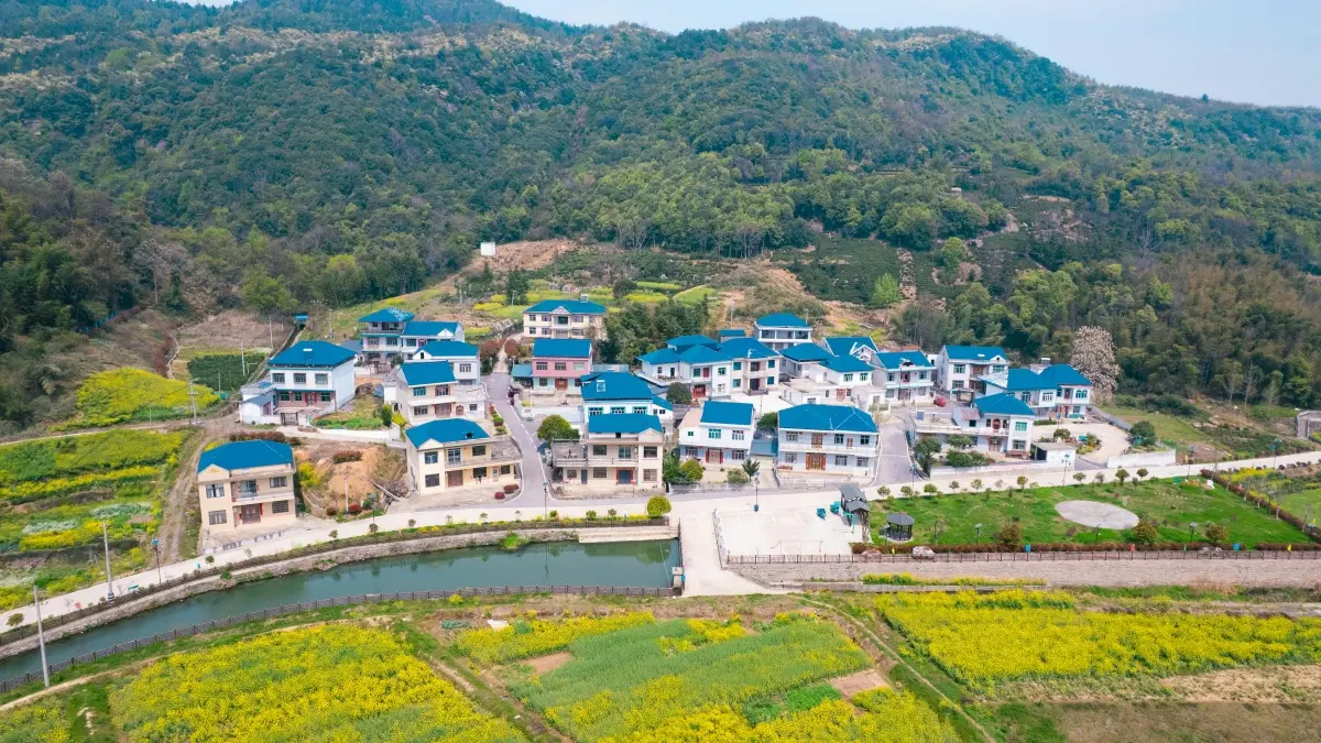 Tanzania creators: land China hotel deals on Snapchat