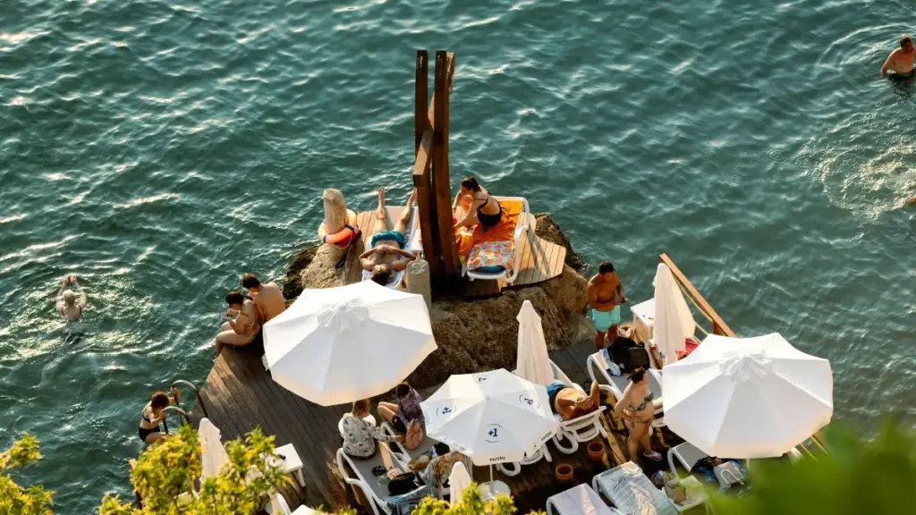 Mwongozo wa vitendo kwa creators wa Tanzania: jinsi ya kuwasiliana na brand za Slovenia kwenye vkontakte (VK) ili kushiriki misimbo ya punguzo ya muda mfupi, pamoja na templates, hatari za platform, na vidokezo vya uharibifu wa msukumo.