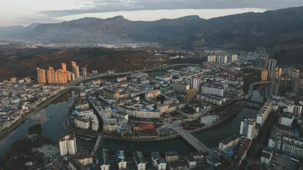 Njia za haraka na za kitaalam za kupata wabunifu wa Etsy wanaoishi Luxembourg, jinsi ya kuwasiliana, kuwasifu katika city guide, na mikakati ya kufanya kampeni za lokal zinazoendana na soko la Tanzania.