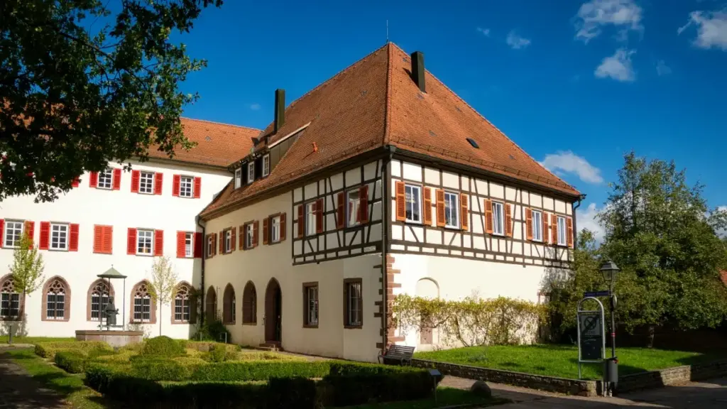 Njia za vitendo kwa creator wa Tanzania kuwasiliana na brand za Greece kupitia WhatsApp, kujenga ushirikiano wa affiliate, na kupanua mapato kwa njia salama na yenye ROI.