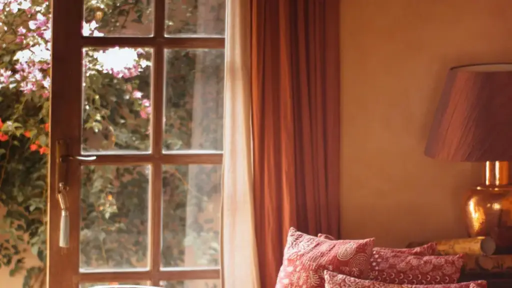 Mwongozo wa hatua kwa watengenezaji wa Tanzania: jinsi ya kuwasiliana na brand za Chile kwenye Facebook ili kushirikiana na bodi za utalii, pamoja na mikakati, templates na hatari.